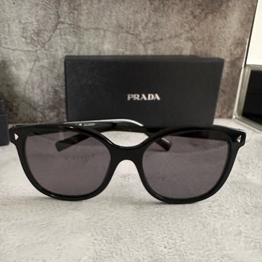 Prada polarized  Sunglasses